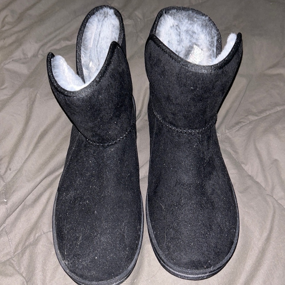 Sketchers fuzzy lined  black boots